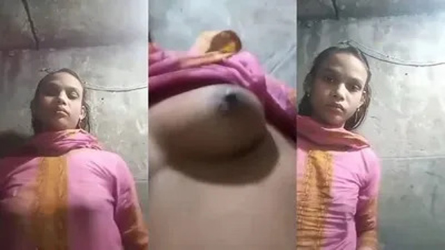 Teen Slim Rude Girl Boobs Showing & Pussy Fingaring