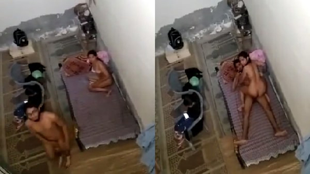 Girlfriend ko chodtte hue uske bahan k saamne pakda gaya